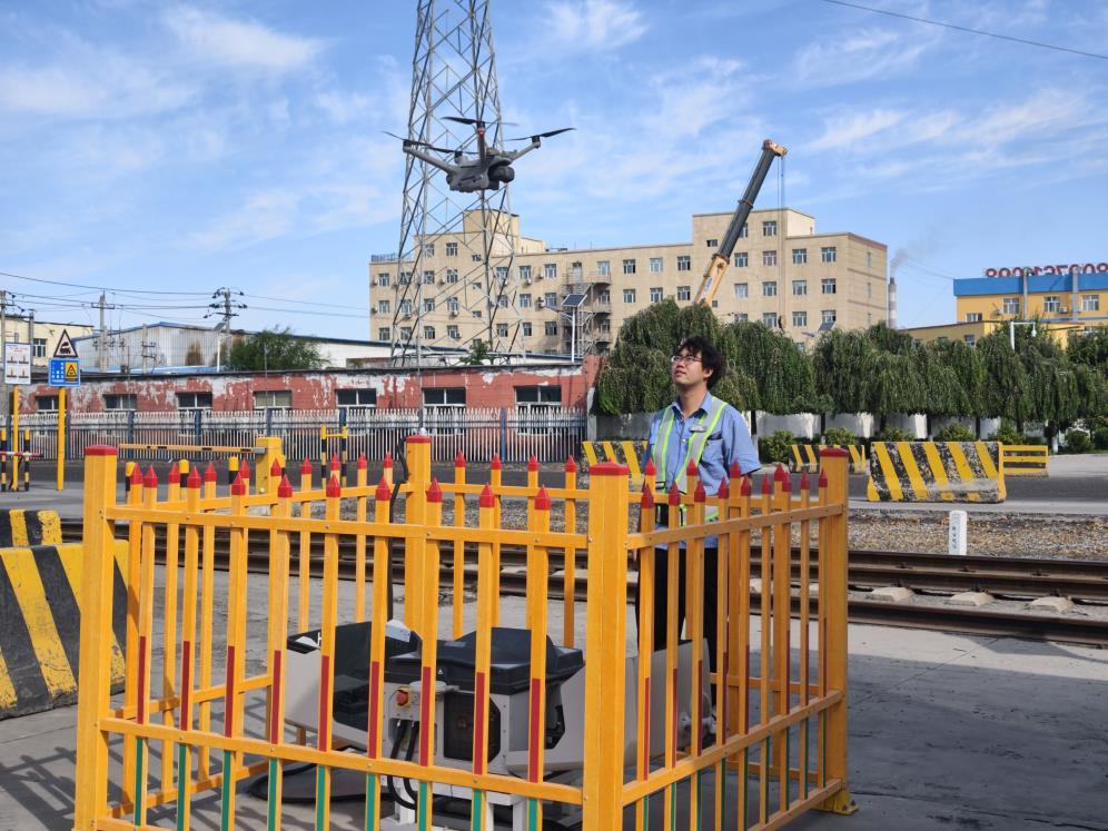 新疆铁路试点无人机AI巡检列车：低空技术为铁路货运"体检"